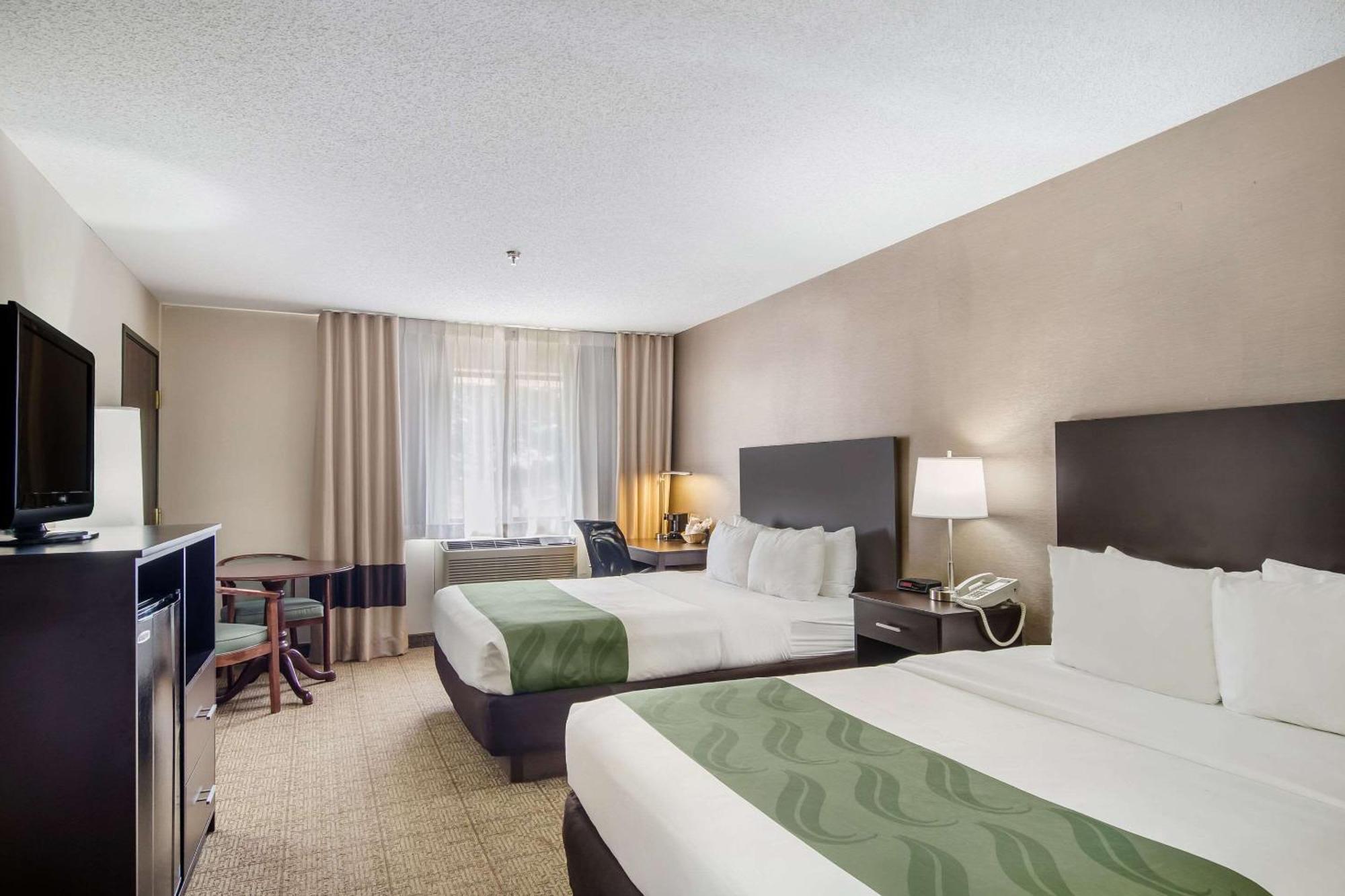 Hotel Quality I-70 2*
