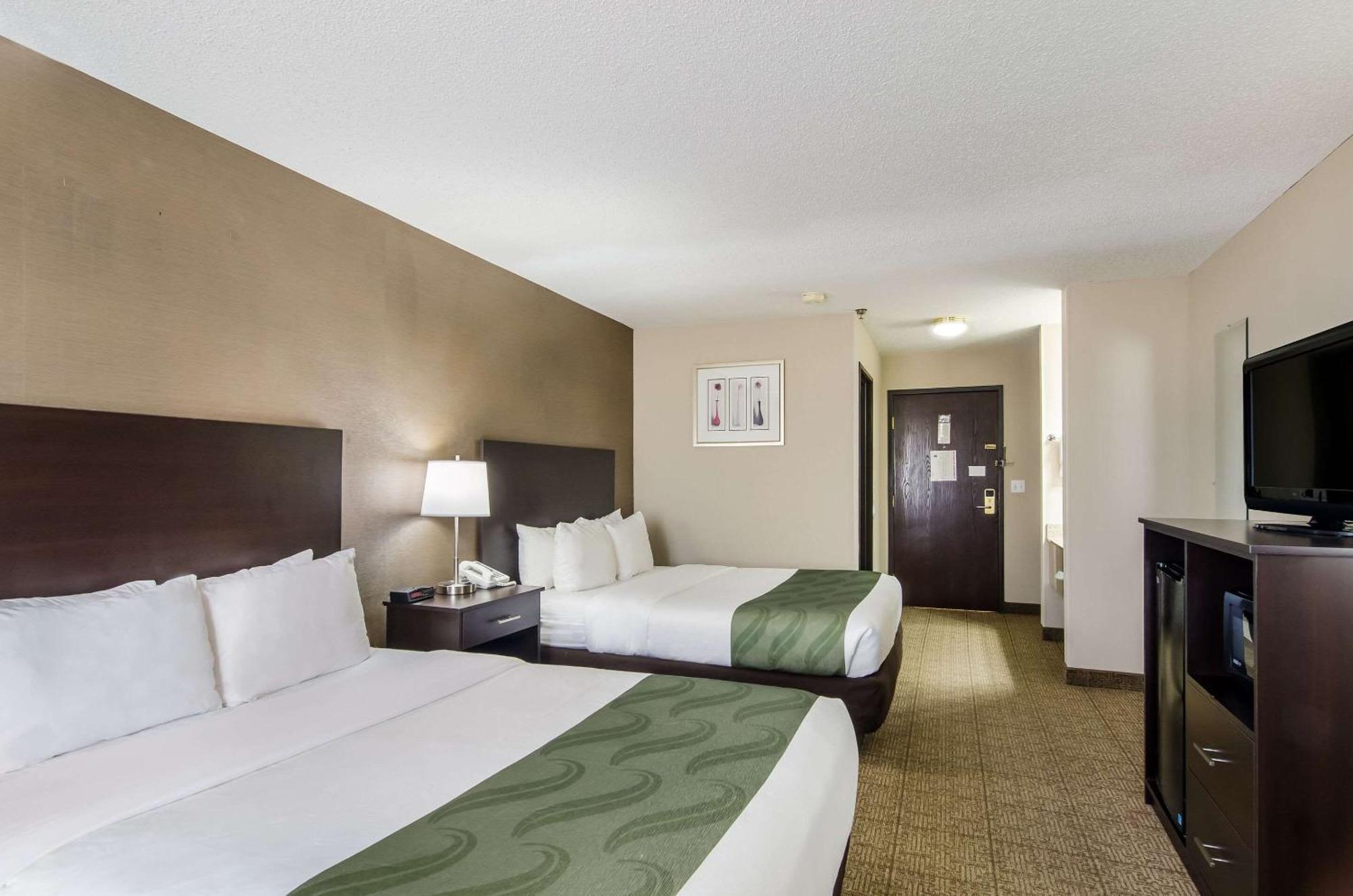 Quality I-70 Hotel 2*