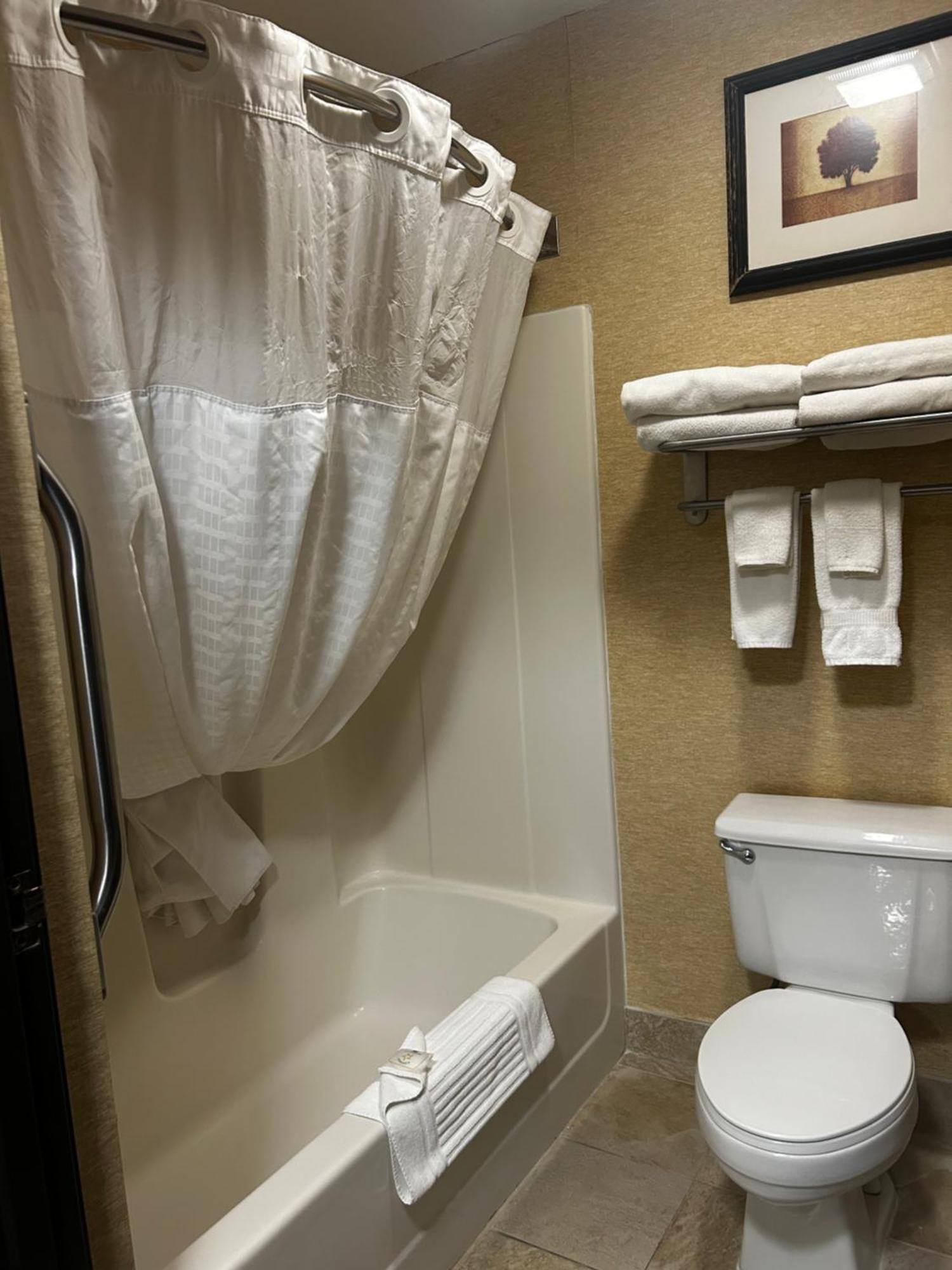 Quality I-70 Hotel 2*