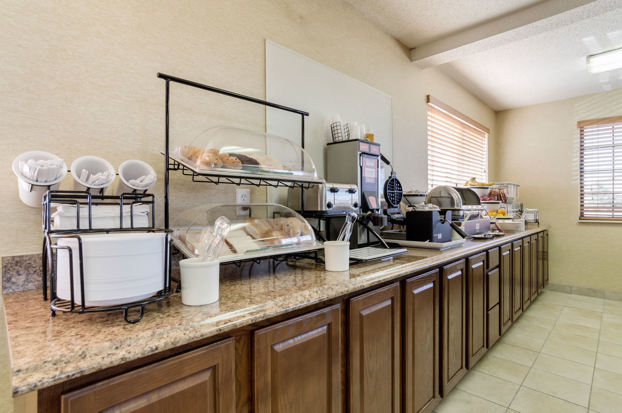 Quality I-70 Hotel 2*